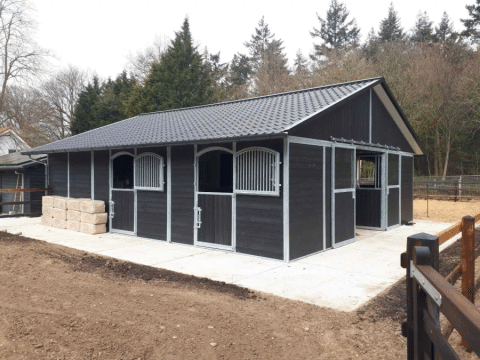 een-buitenstal-voor-je-paard-aanschaffen
